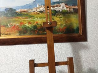 Caballete de madera para pintar o para decoración.