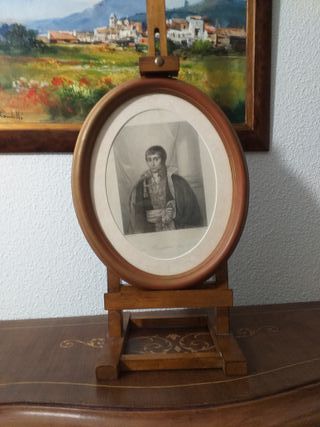 Caballete de madera para pintar o para decoración.