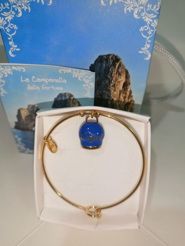 Bracciale rigido con campanella Capri e charm