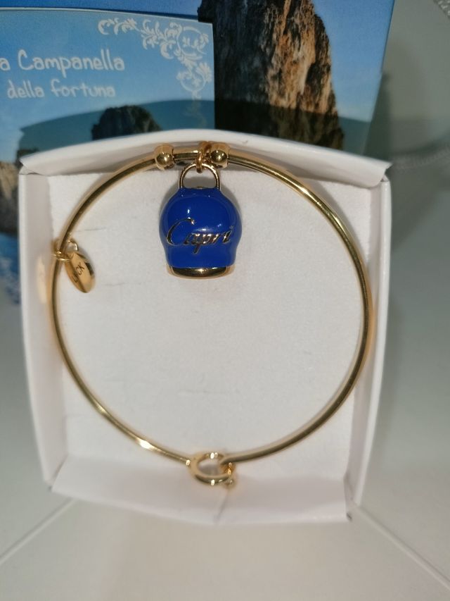 Bracciale rigido con campanella Capri e charm