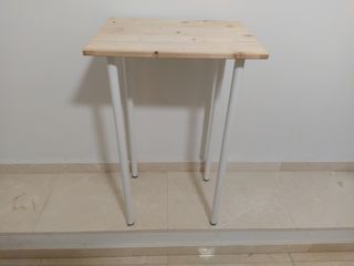 Mesa auxiliar de madera 