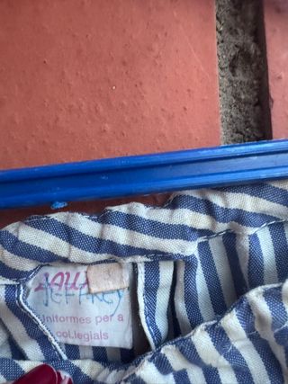 Bata colegio azul y blanca Talla 3