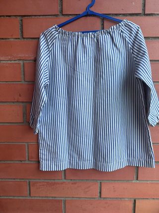 Bata colegio azul y blanca Talla 3