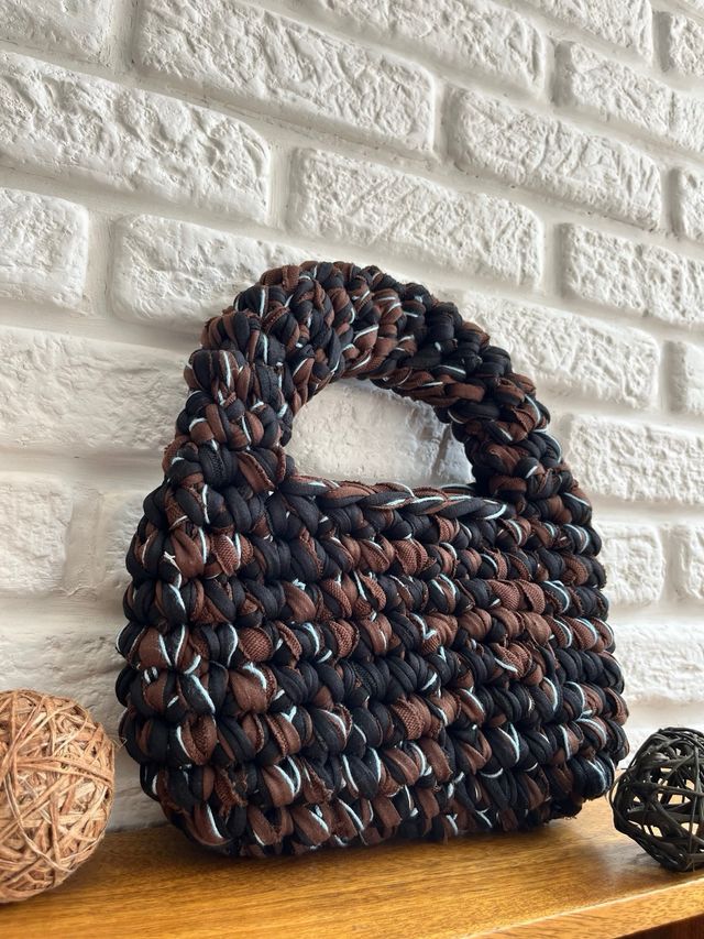 Bolso de mano de crochet