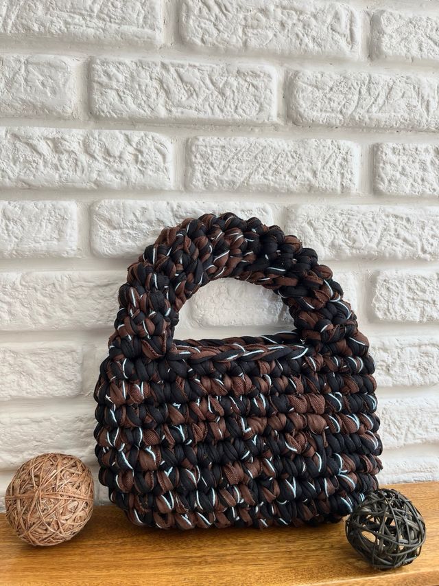 Bolso de mano de crochet