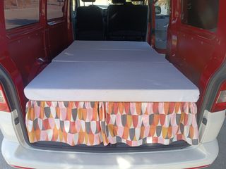 MUEBLE CAMPER CON COLCHONES 