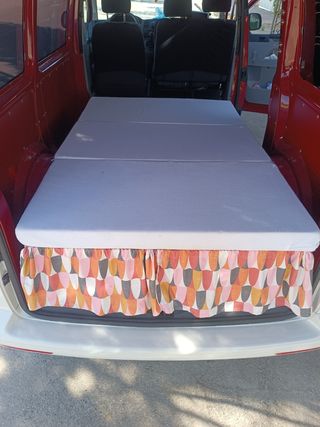 MUEBLE CAMPER CON COLCHONES 