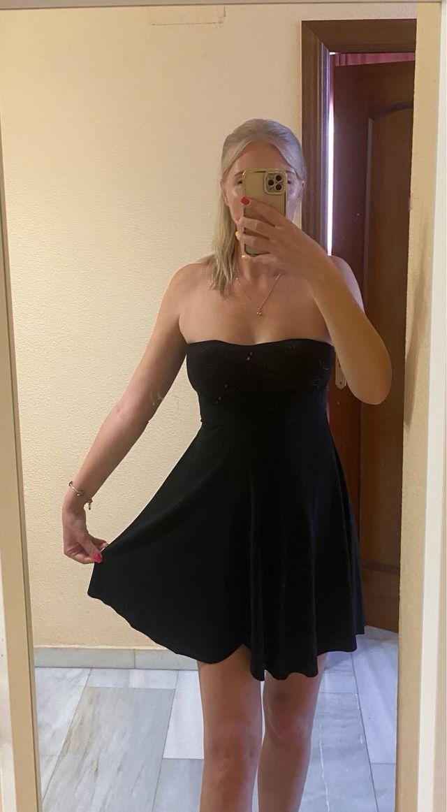 Vestido negro strapless