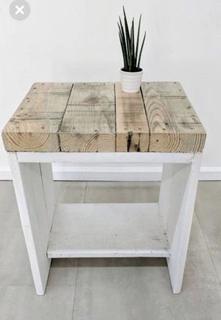 Par de Mesitas Auxiliares Rústicas de Madera