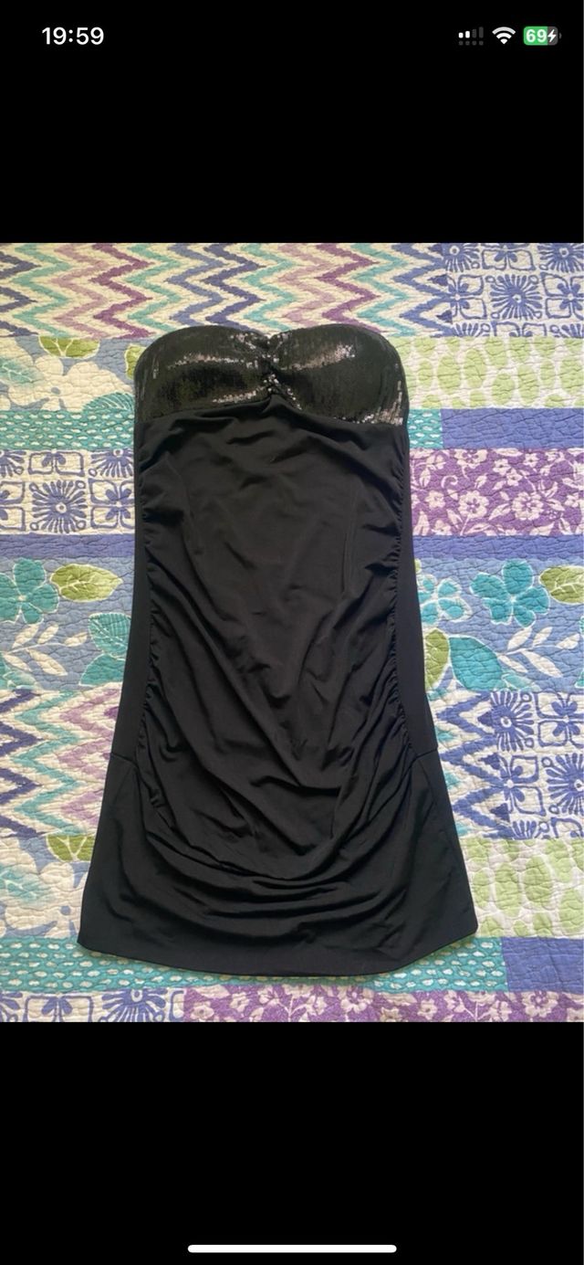 Vestido negro strapless