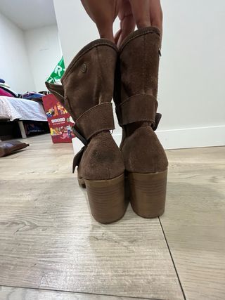 Botines Carmela Marrones con Hebillas