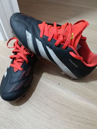 Botas de fútbol Adidas Negras y Rojas