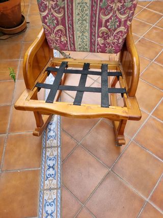 Mecedora de pino con cojin 