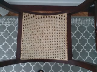 Banco de madera con rejilla