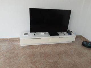 Mueble bajo TV blanco
