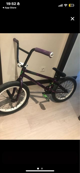Bmx morado con detalles verdes
