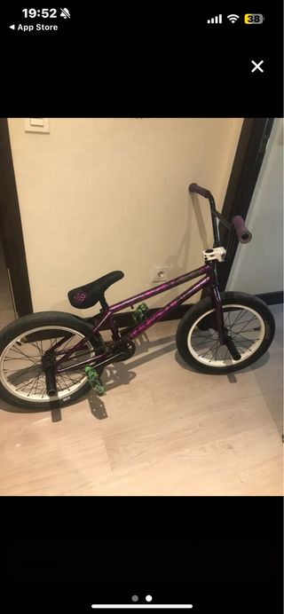 Bmx morado con detalles verdes