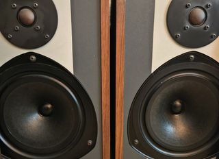 ALTAVOCES KEF CANTOR II. pioneer technics marantz