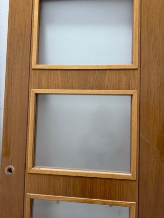 Dos puertas de madera maciza