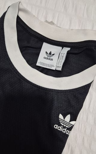 Camiseta sin mangas Adidas negra