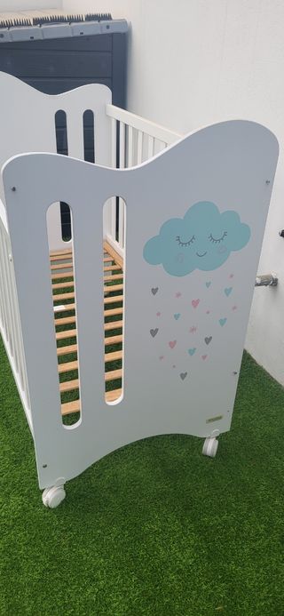 Cuna blanca con diseño de nube
Oportunidad!