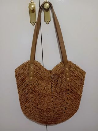 Bolso de hombro de rafia