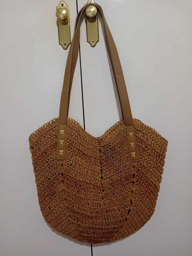 Bolso de hombro de rafia