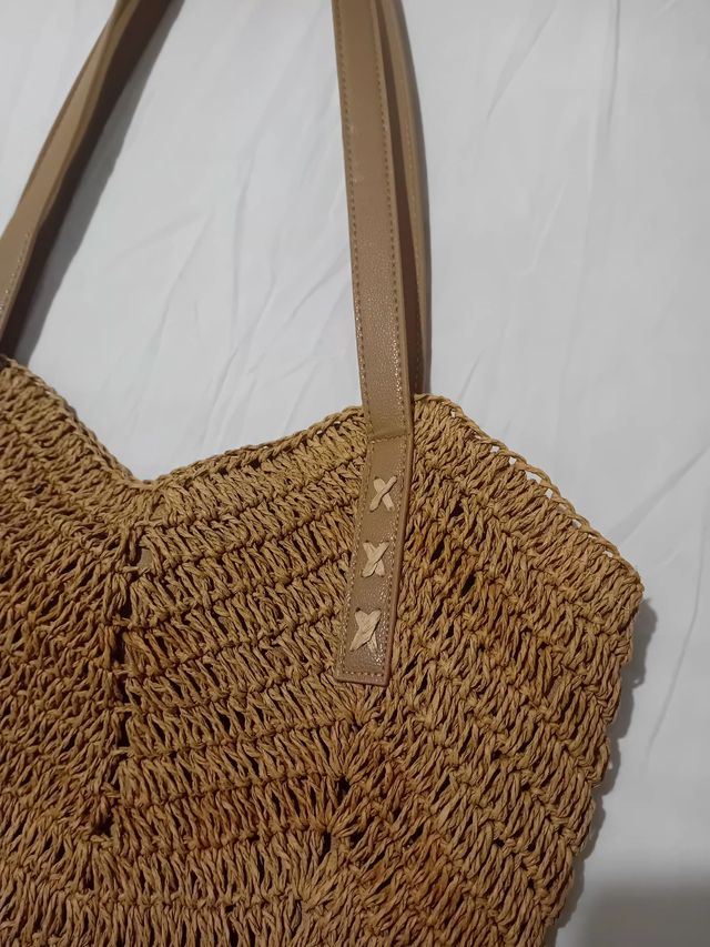 Bolso de hombro de rafia