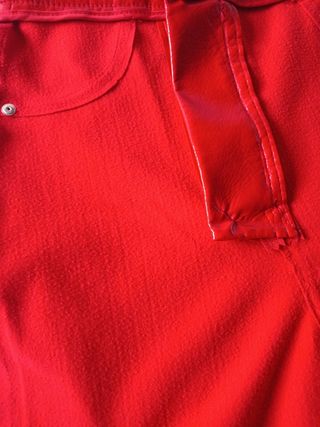 Pantalón rojo brillo 