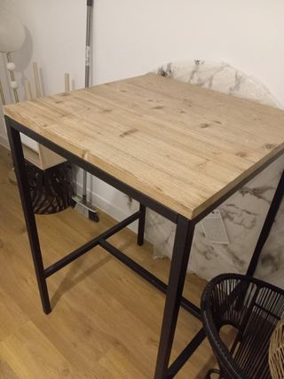 Mesa alta estilo industrial madera y metal