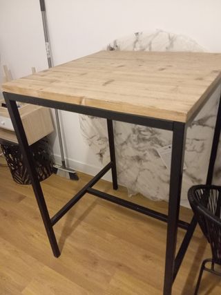 Mesa alta estilo industrial madera y metal