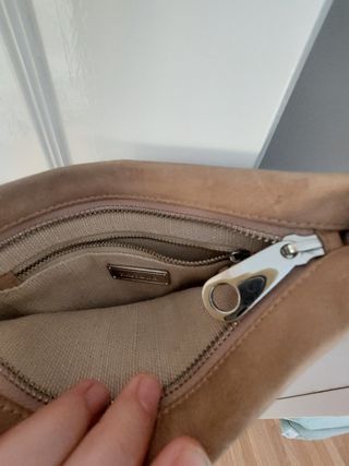 Bolso de mano beige con iniciales BL