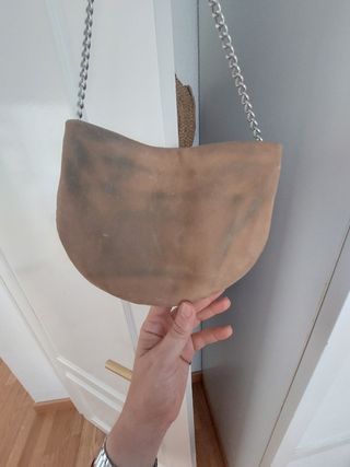 Bolso de mano beige con iniciales BL