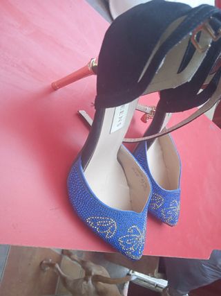 Zapatos de tacón TOP QUEENS azules con pedrería