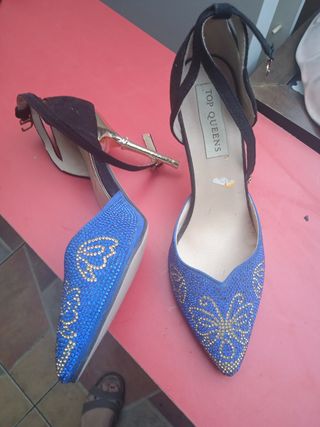Zapatos de tacón TOP QUEENS azules con pedrería