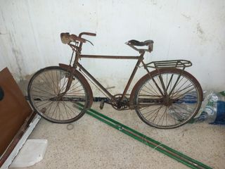 Bicicleta antigua oxidada