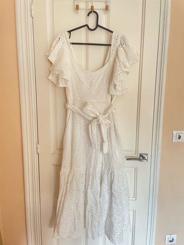Vestido blanco bordado con volantes Zara talla S