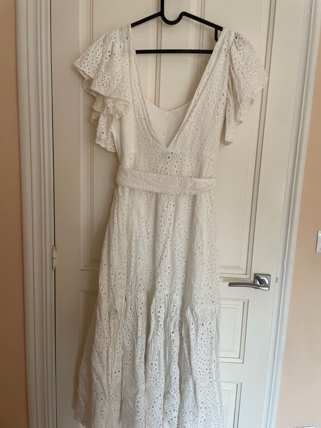 Vestido blanco bordado con volantes Zara talla S