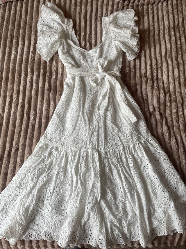 Vestido blanco bordado con volantes Zara talla S