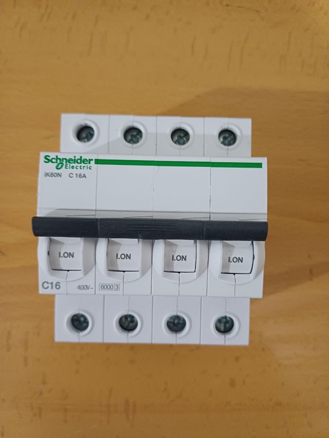 16a Magnetotérmico Schneider 4x16A