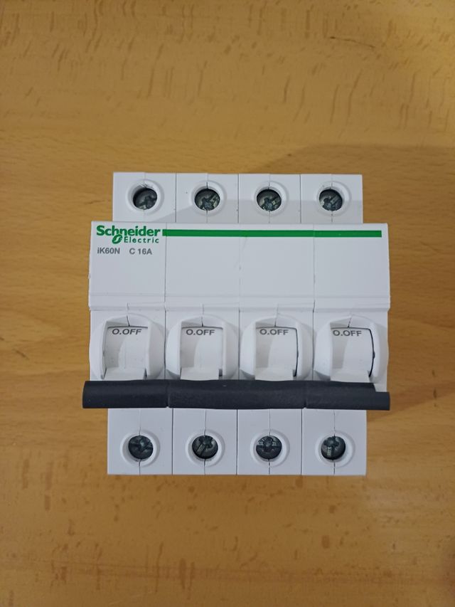 16a Magnetotérmico Schneider 4x16A