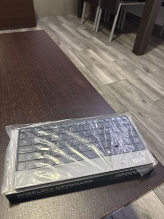 Teclado Inalámbrico UNI. Plateado/Negro