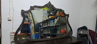 Mueble tocador antiguo con espejo