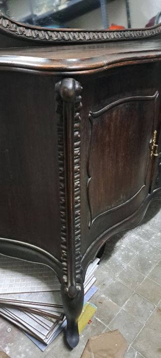 Mueble tocador antiguo con espejo