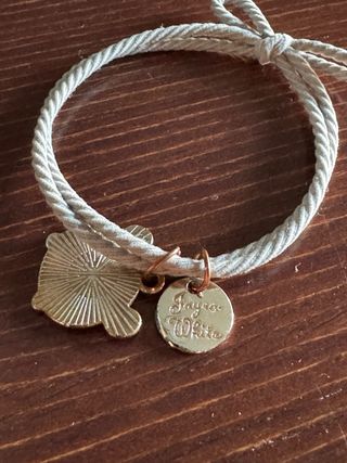 Pulsera dos charm de Jaira white y Winnie the Pooh
