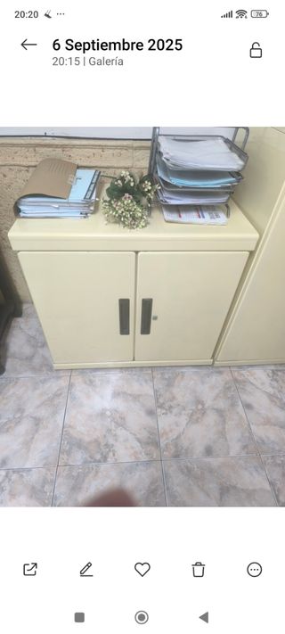 3 Muebles de oficina beige y plateado,con archivad