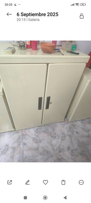 3 Muebles de oficina beige y plateado,con archivad