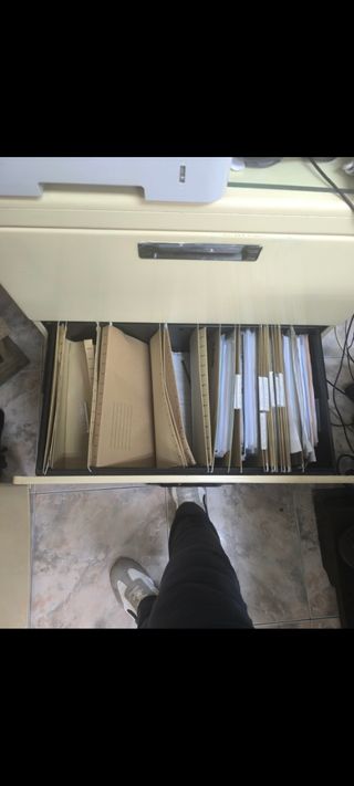 3 Muebles de oficina beige y plateado,con archivad