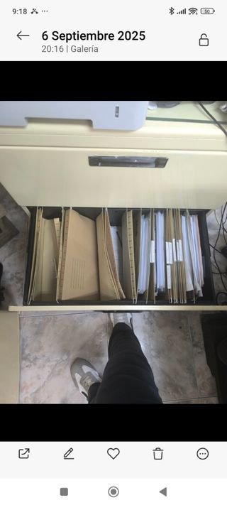 3 Muebles de oficina beige y plateado,con archivad