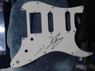 VINCE NEIL MOTLEY CRUE GOLPEADOR FIRMADO